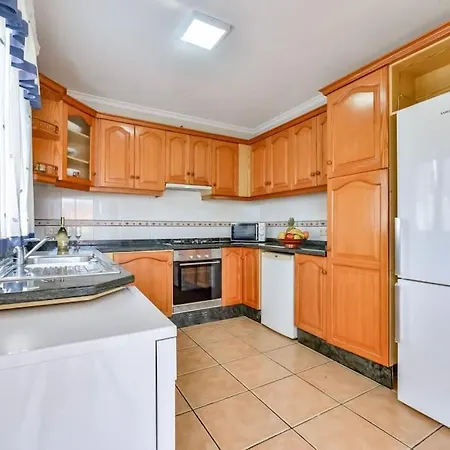 Guzman - Mouna Βίλα