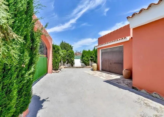 Guzman - Mouna Villa *