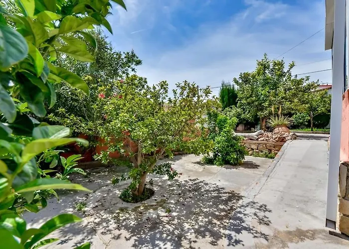 Guzman - Mouna Villa