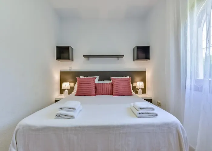 Guzman - Mouna Calpe