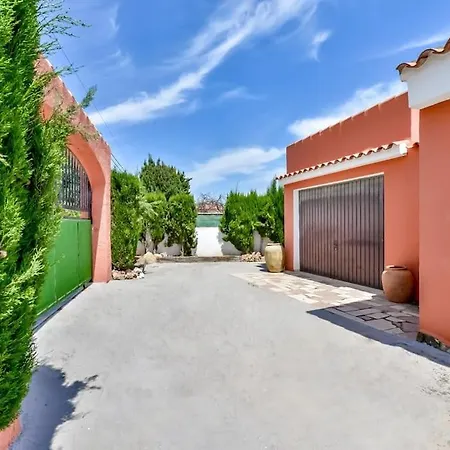 Guzman - Mouna Villa *